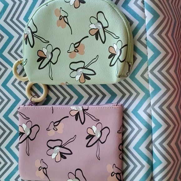 2 NEW Cosmetics/Travel Bags - Picture 2 of 5